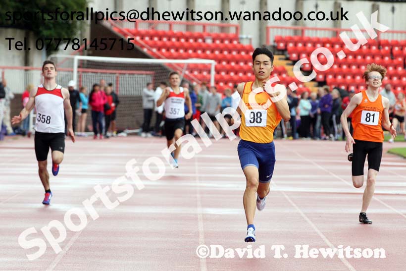 Junior mens 400 metres, Gateshead Tartan Games. Phot: David T. Hewitson/Sports for All Pics